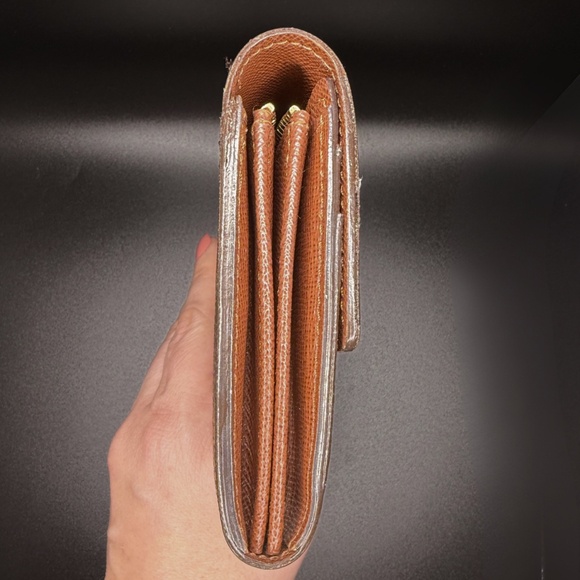 **SOLD** Louis Vuitton Monogram Sarah Wallet - Picture 4 of 16